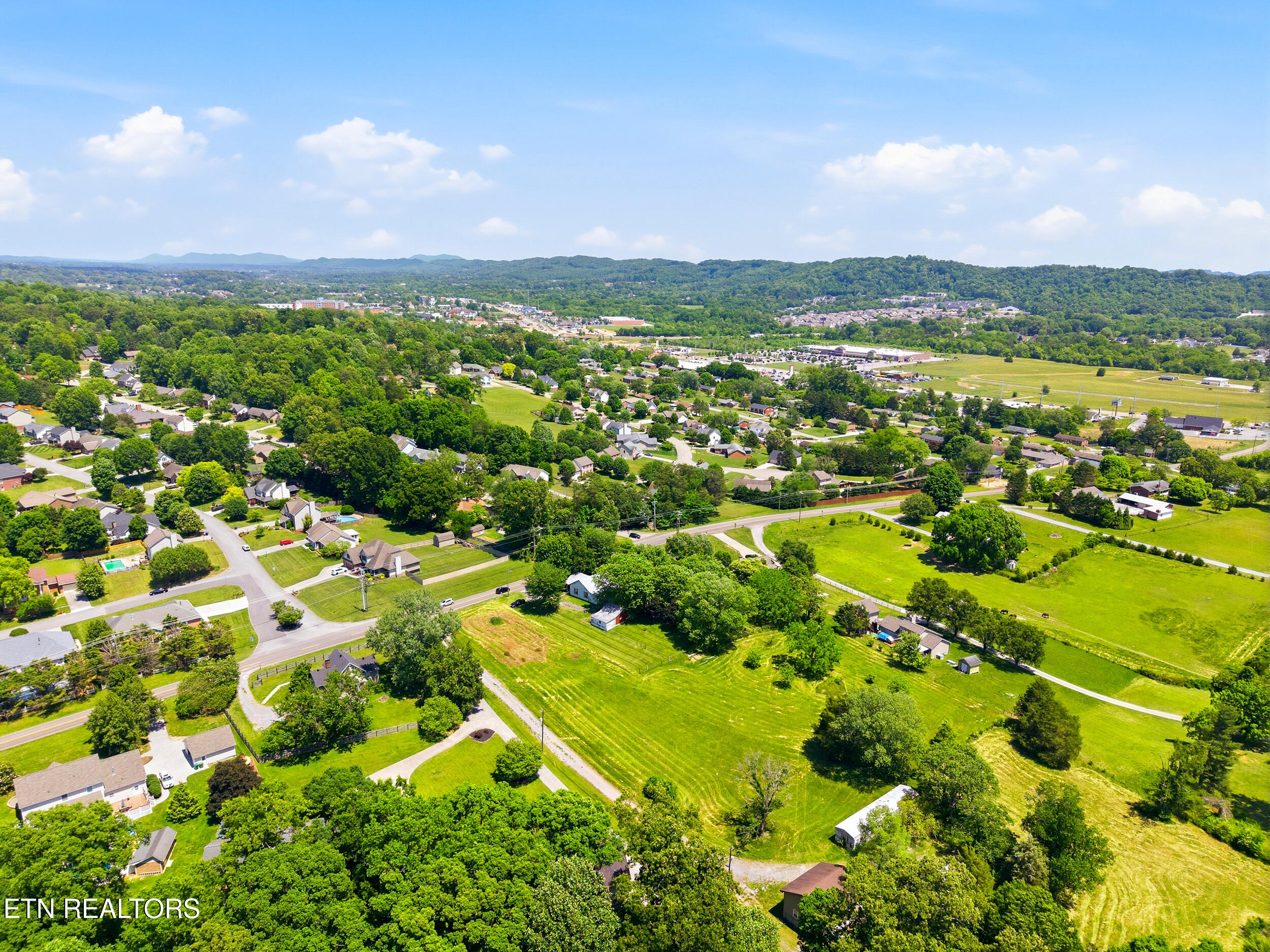 7805 Heiskell Road Powell, TN 37849 - Photo 42 of 45 21_7805_heiskell_rd_0022