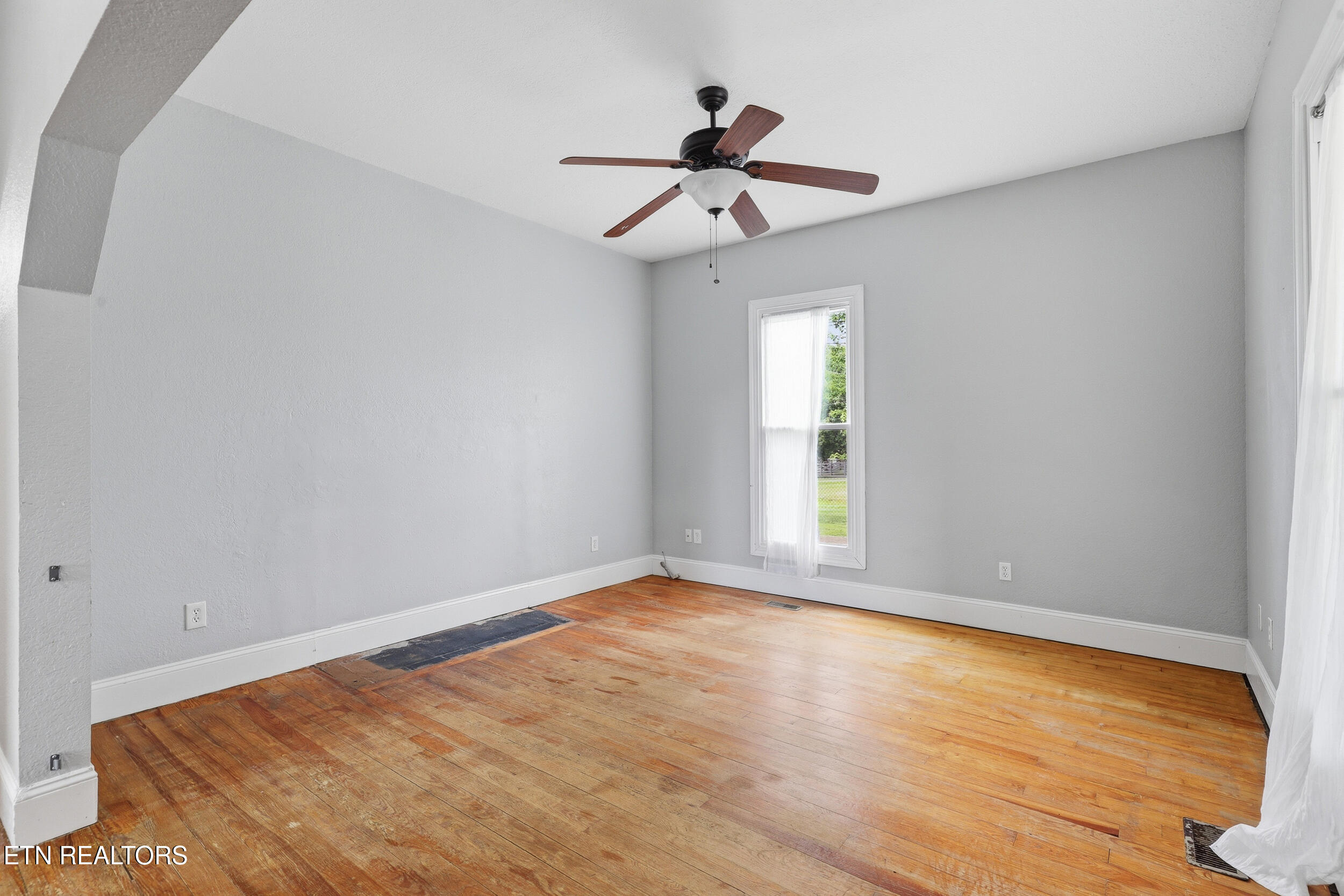 7805 Heiskell Road Powell, TN 37849 - Photo 7 of 45 30_7805_heiskell_rd_0041