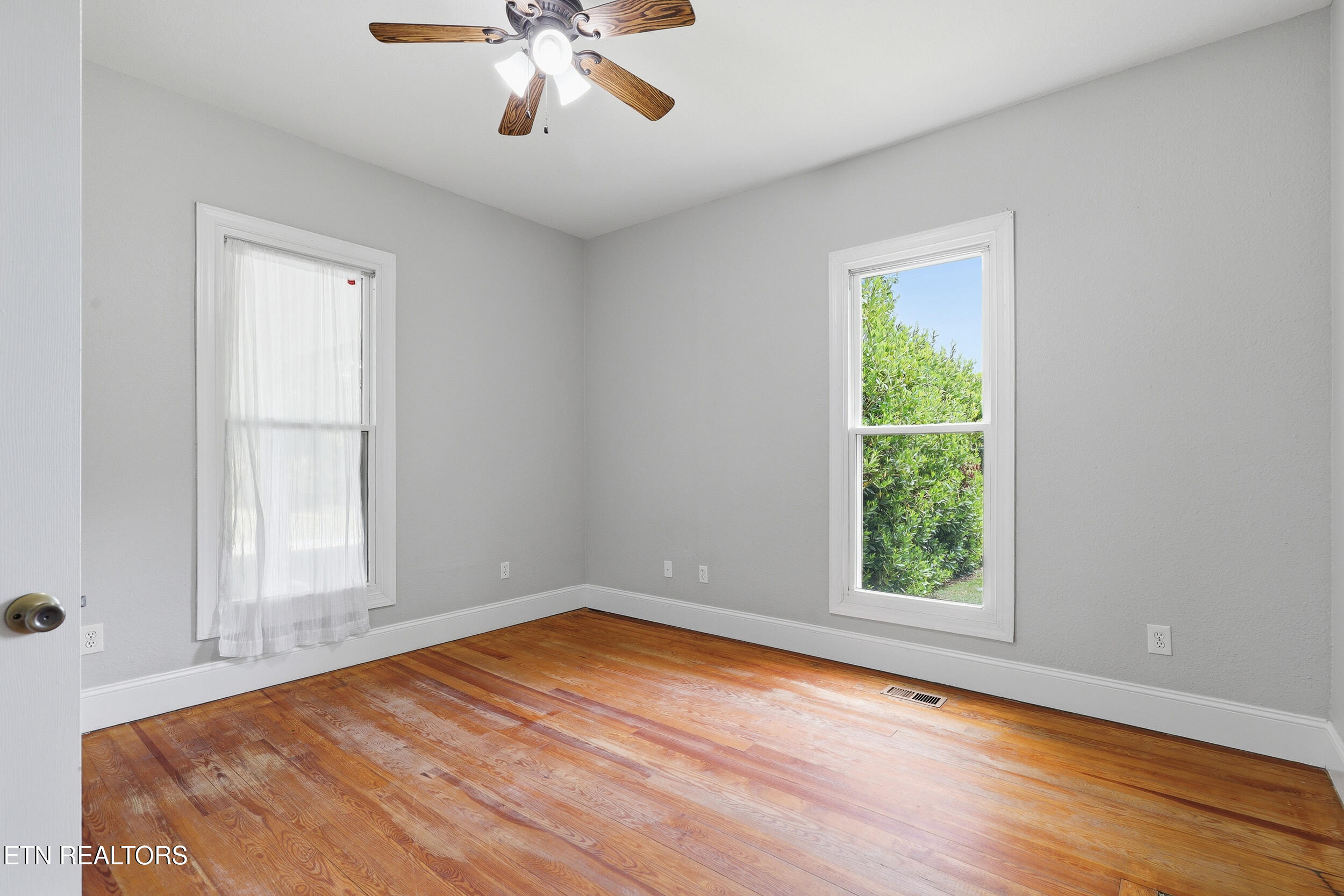 7805 Heiskell Road Powell, TN 37849 - Photo 9 of 45 32_7805_heiskell_rd_0047