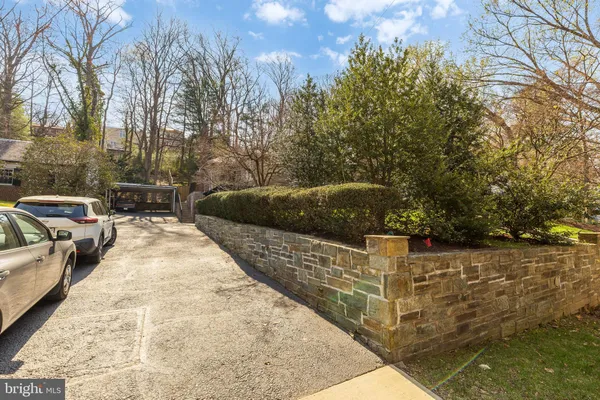 a view of entryway with a brick wall