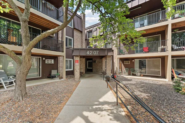 $130,000 | 4207 Lakeside Avenue North, Unit 134, Brooklyn Center, MN 55429
