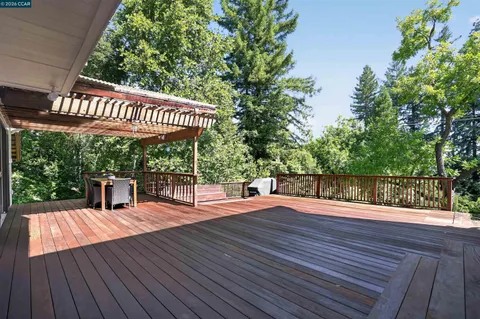 $1,699,000 | 163 El Toyonal, Orinda, CA 94563