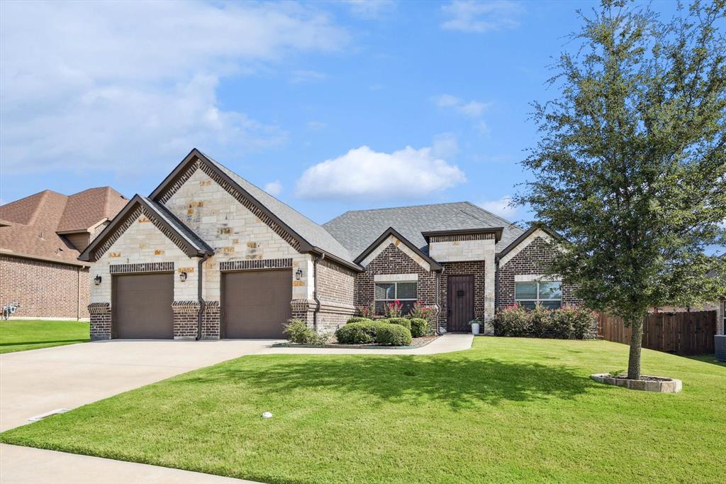 707 Chaparral Road Sanger, TX 76266 - Photo 3 of 32