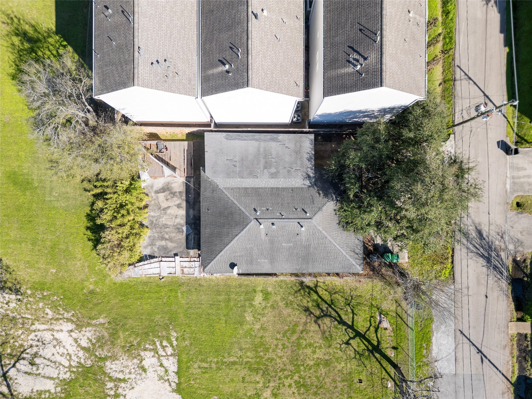 5006 Maxie Street Houston, TX 77007 - Photo 17 of 23 a aerial view of a house with a yard