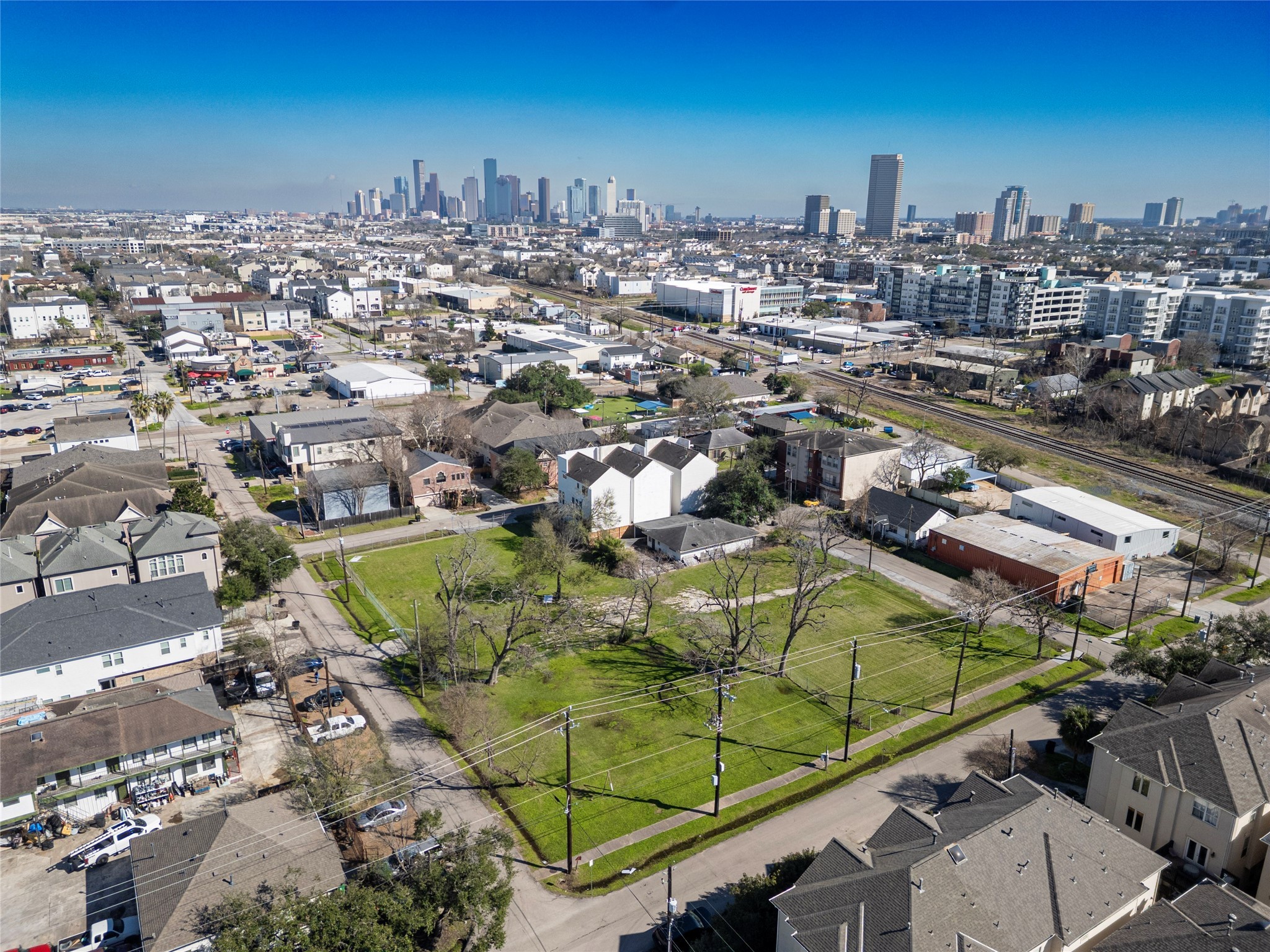 5006 Maxie Street Houston, TX 77007 - Photo 5 of 23 a view of a city