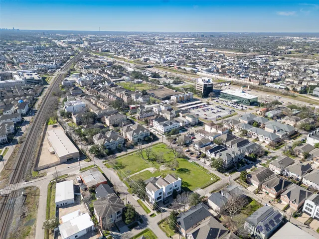 $598,000 | 5006 Maxie Street, Houston, TX 77007