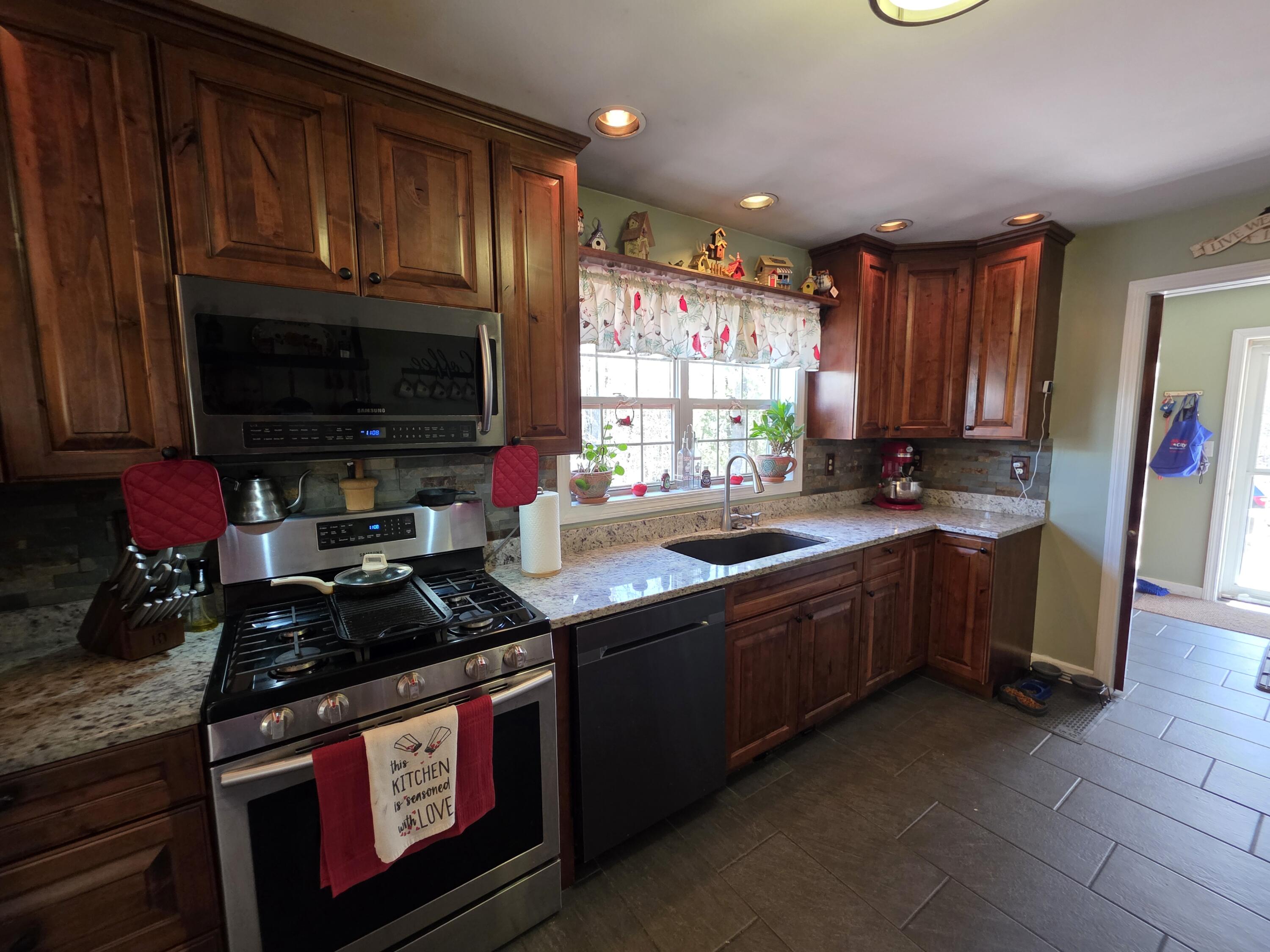 140 Bog Road Northport, ME 04849 - Photo 2 of 53 1000029378