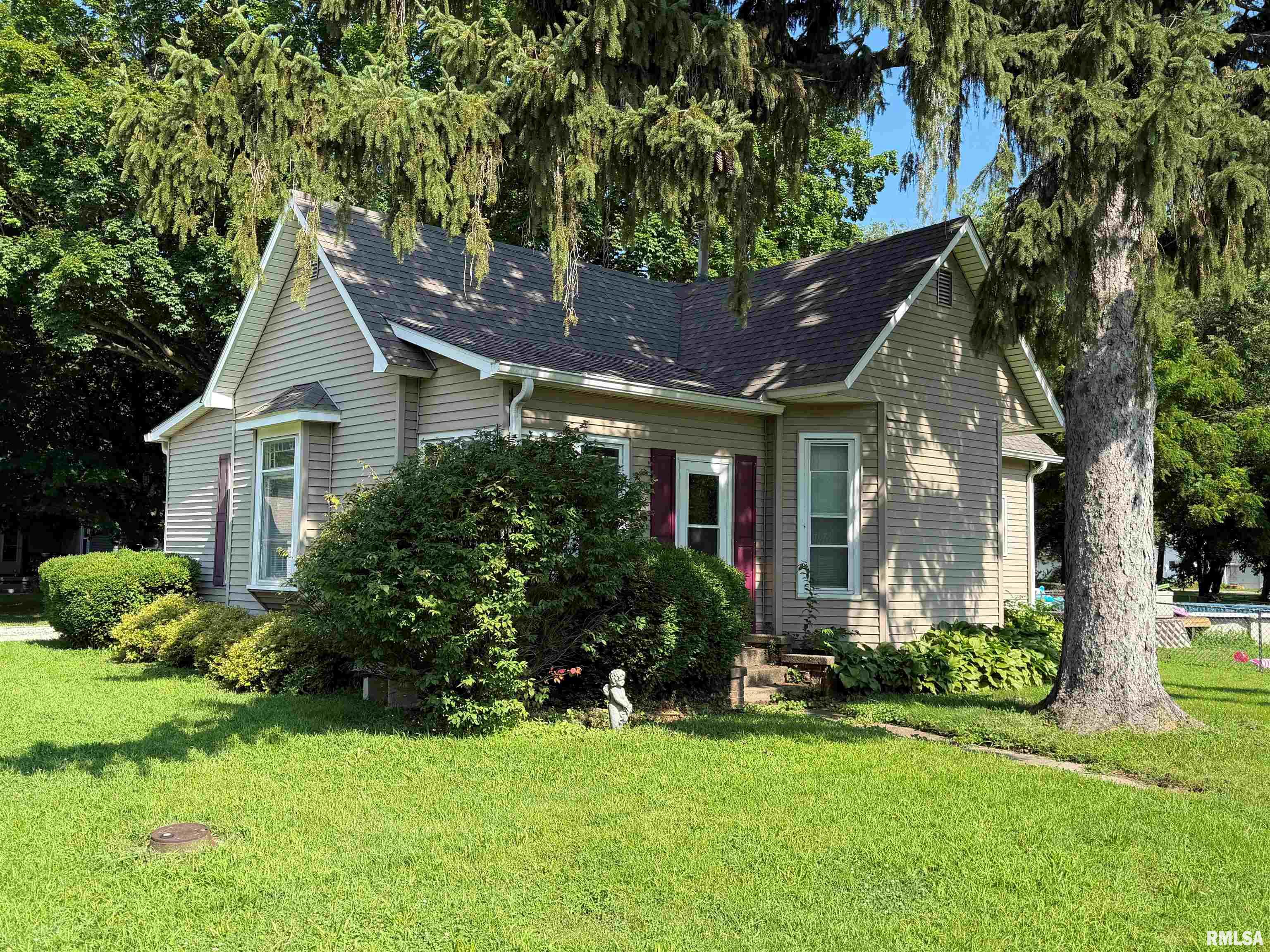207 South Polk Street Athens, IL 62613 - Photo 1 of 1