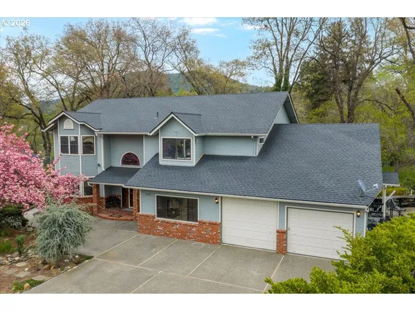 $699,000 | 113 Walnut Drive, Rogue River, OR 97537