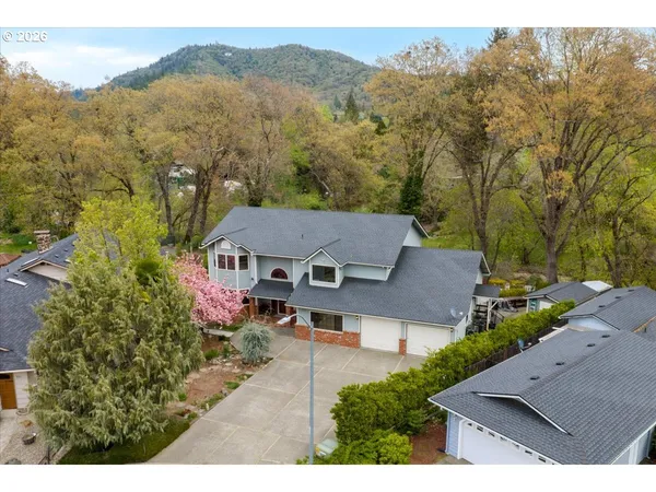 $699,000 | 113 Walnut Drive, Rogue River, OR 97537