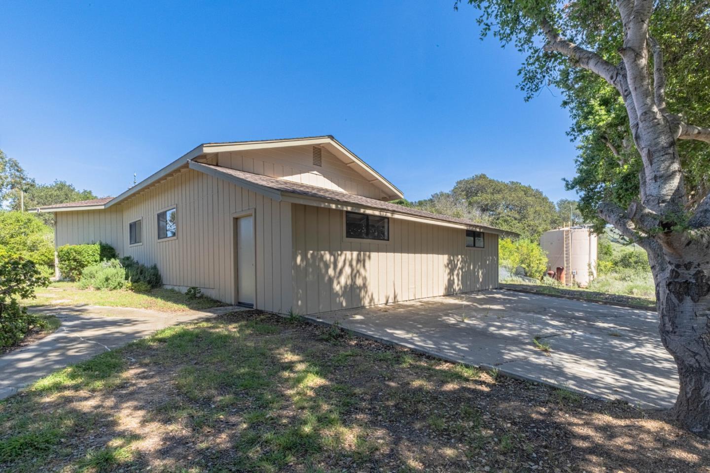 169 Old Stage Road Salinas, CA 93908 - Photo 5 of 47 Gallery Image 5