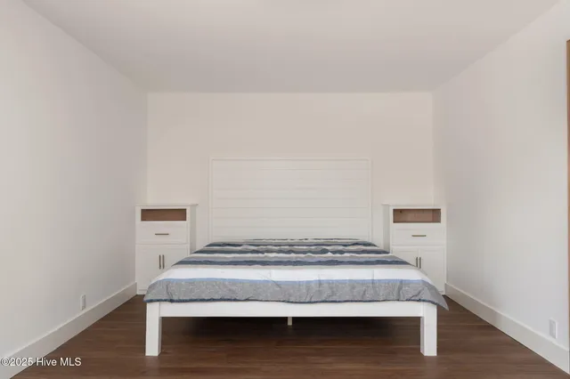 $1,100,000 | 292 Narrow Shore Road, Aydlett, NC 27916