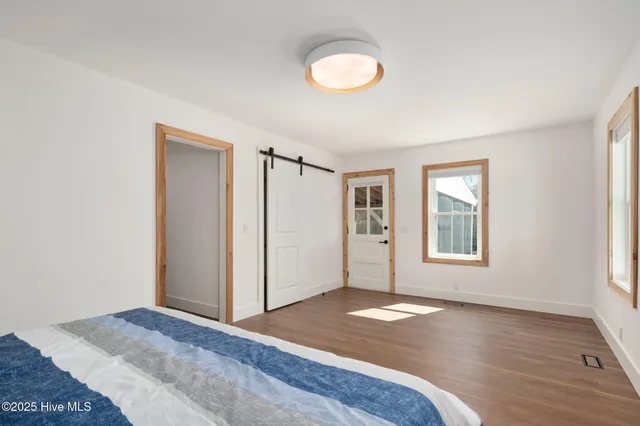 $1,100,000 | 292 Narrow Shore Road, Aydlett, NC 27916