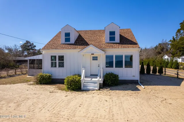$1,100,000 | 292 Narrow Shore Road, Aydlett, NC 27916