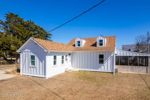 $1,100,000 | 292 Narrow Shore Road, Aydlett, NC 27916