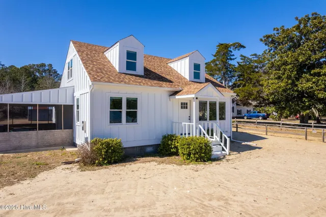 $1,100,000 | 292 Narrow Shore Road, Aydlett, NC 27916