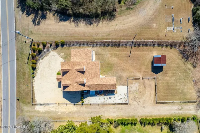 $1,100,000 | 292 Narrow Shore Road, Aydlett, NC 27916
