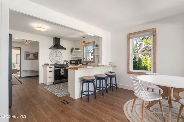 $1,100,000 | 292 Narrow Shore Road, Aydlett, NC 27916