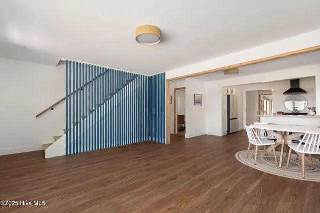 $1,100,000 | 292 Narrow Shore Road, Aydlett, NC 27916