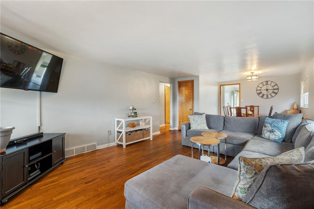 508 Montclair Street Pittsburgh, PA 15217 - Photo 5 of 29 a living room with furniture and a flat screen tv