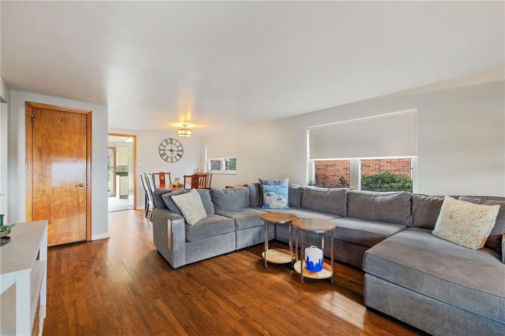 508 Montclair Street Pittsburgh, PA 15217 - Photo 6 of 29 a living room with furniture and a wooden floor