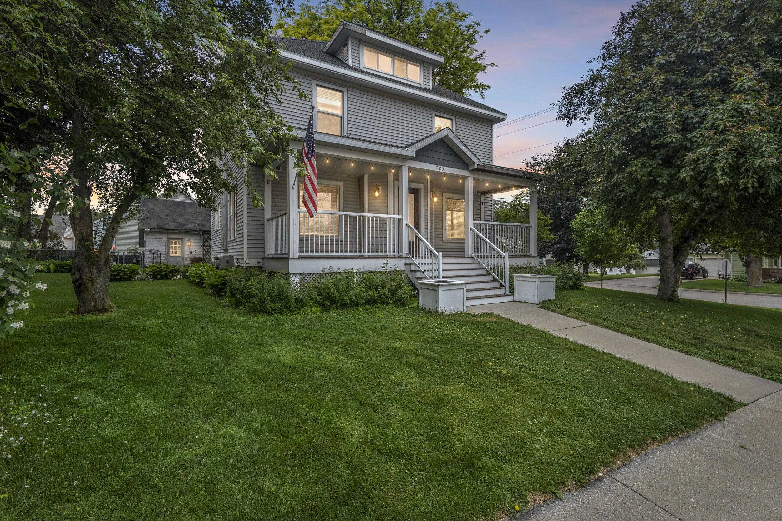 325 South Bridge Street Markesan, WI 53946 - Photo 2 of 41