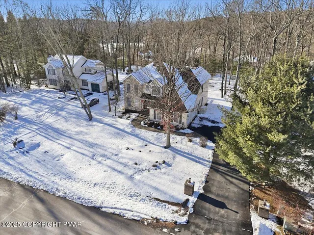 a view of roof with sitting area