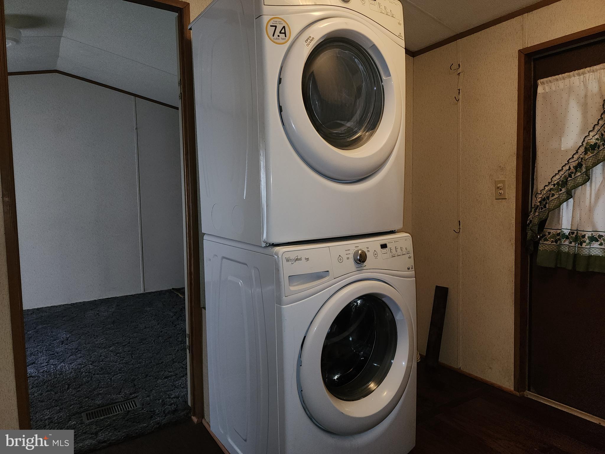 109 Neil Road Shippensburg, PA 17257 - Photo 20 of 62 a close up view of a washer and dryer