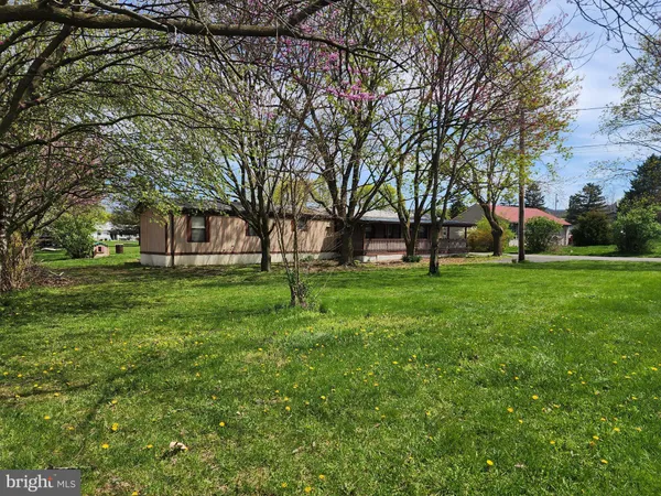 a view of a house with a backyard