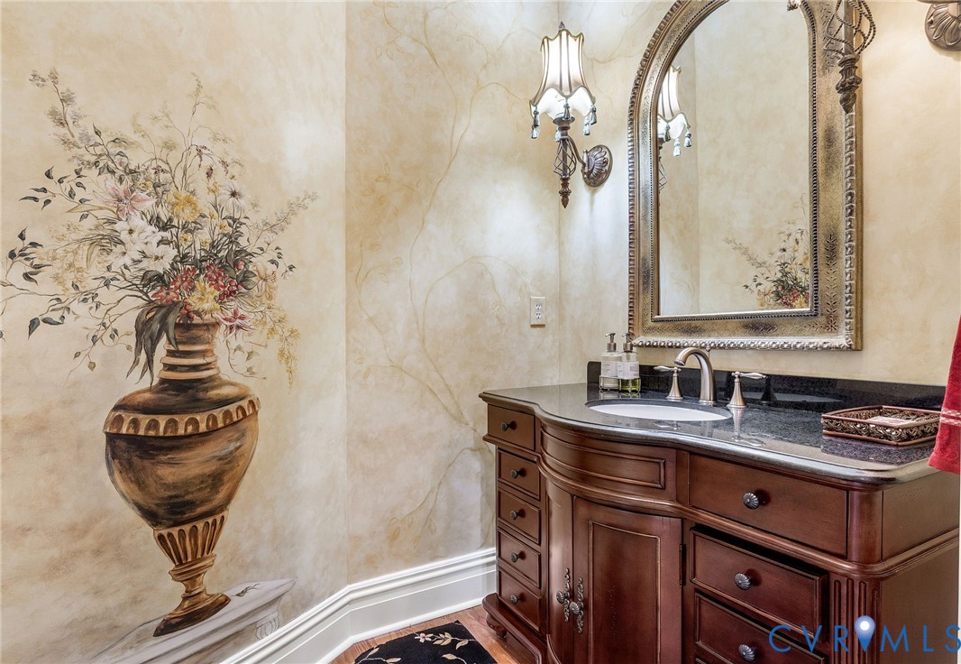 2725 Stonegate Court Midlothian, VA 23113 - Photo 24 of 50 a bathroom with a mirror and a sink