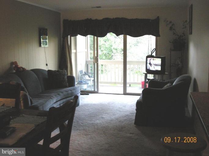 8507 Barrington Court, Unit P Springfield, VA 22152 - Photo 15 of 17 Living Room