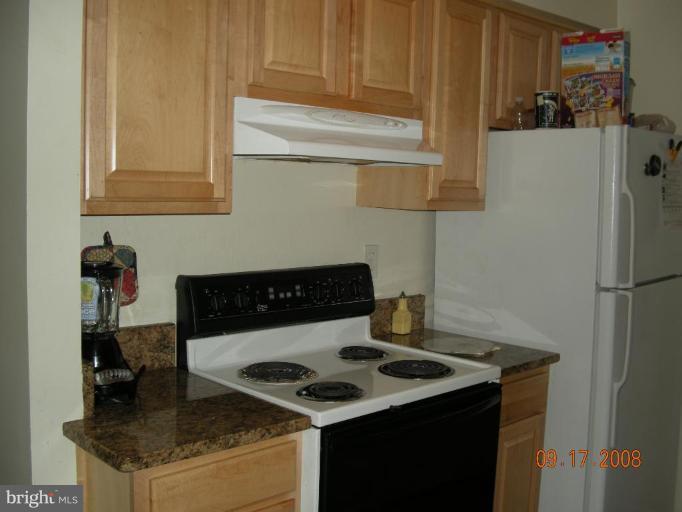 8507 Barrington Court, Unit P Springfield, VA 22152 - Photo 7 of 17 Kitchen