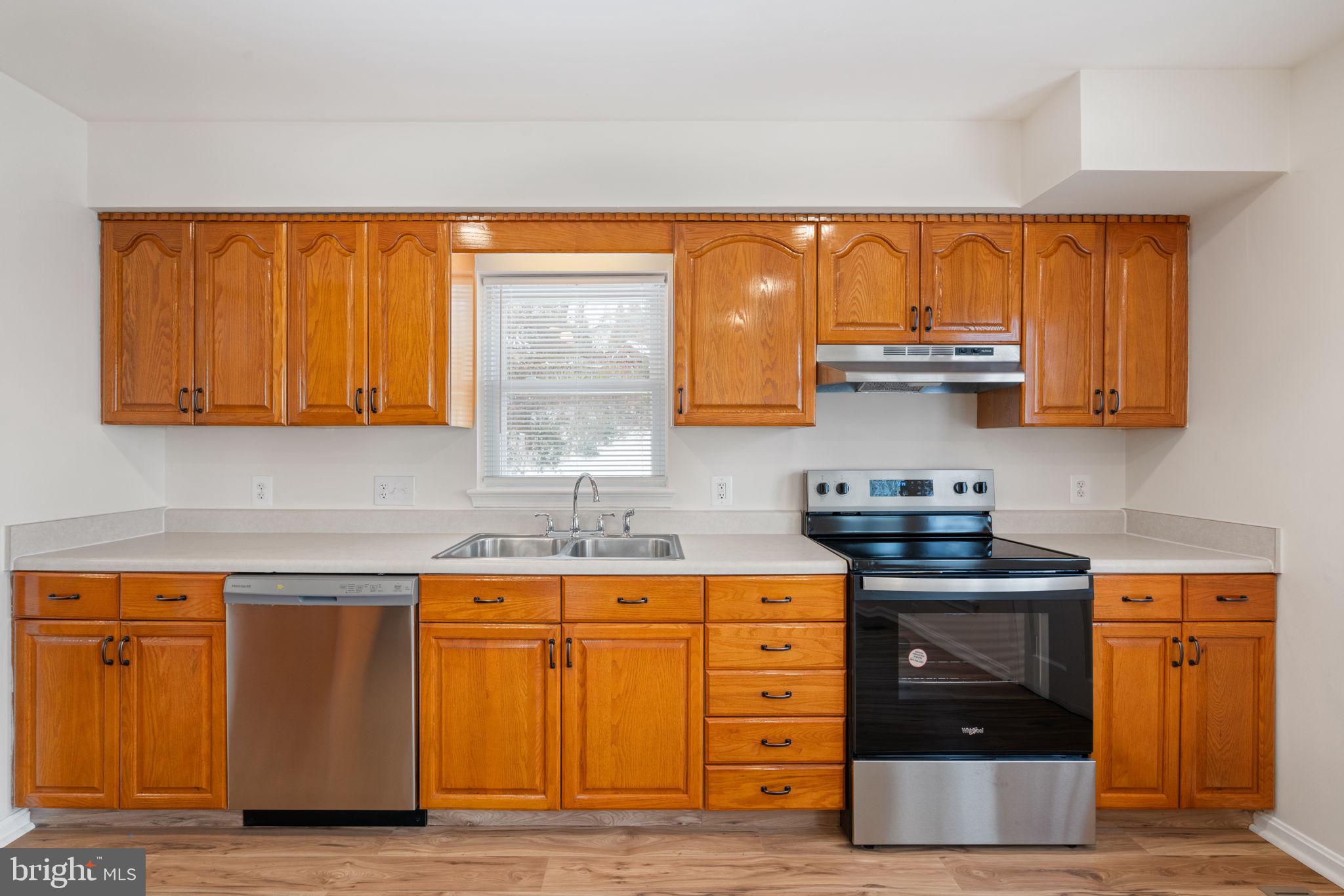 4355 Lorcom Lane Arlington, VA 22207 - Photo 9 of 36 Resurfaced cabinets, stainless steel appls