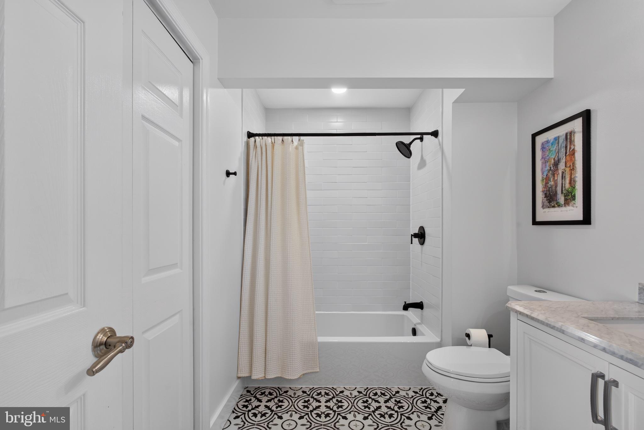 108 Spot Club Road Arnold, MD 21012 - Photo 16 of 30 Modern bathroom with stylish accents.