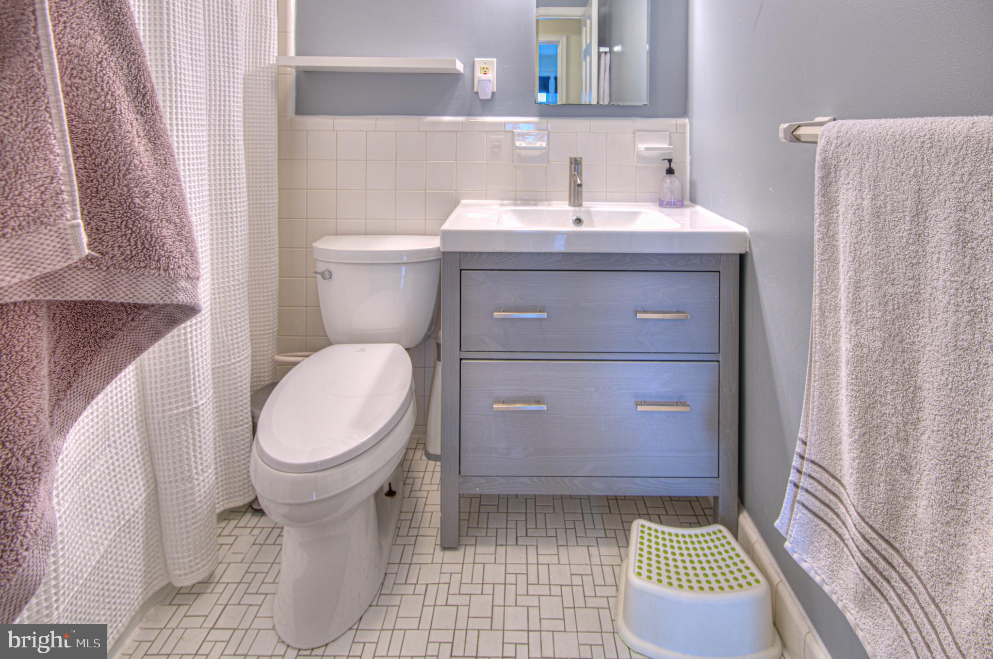 9509 Edgeley Road Bethesda, MD 20814 - Photo 16 of 24 Bath 2