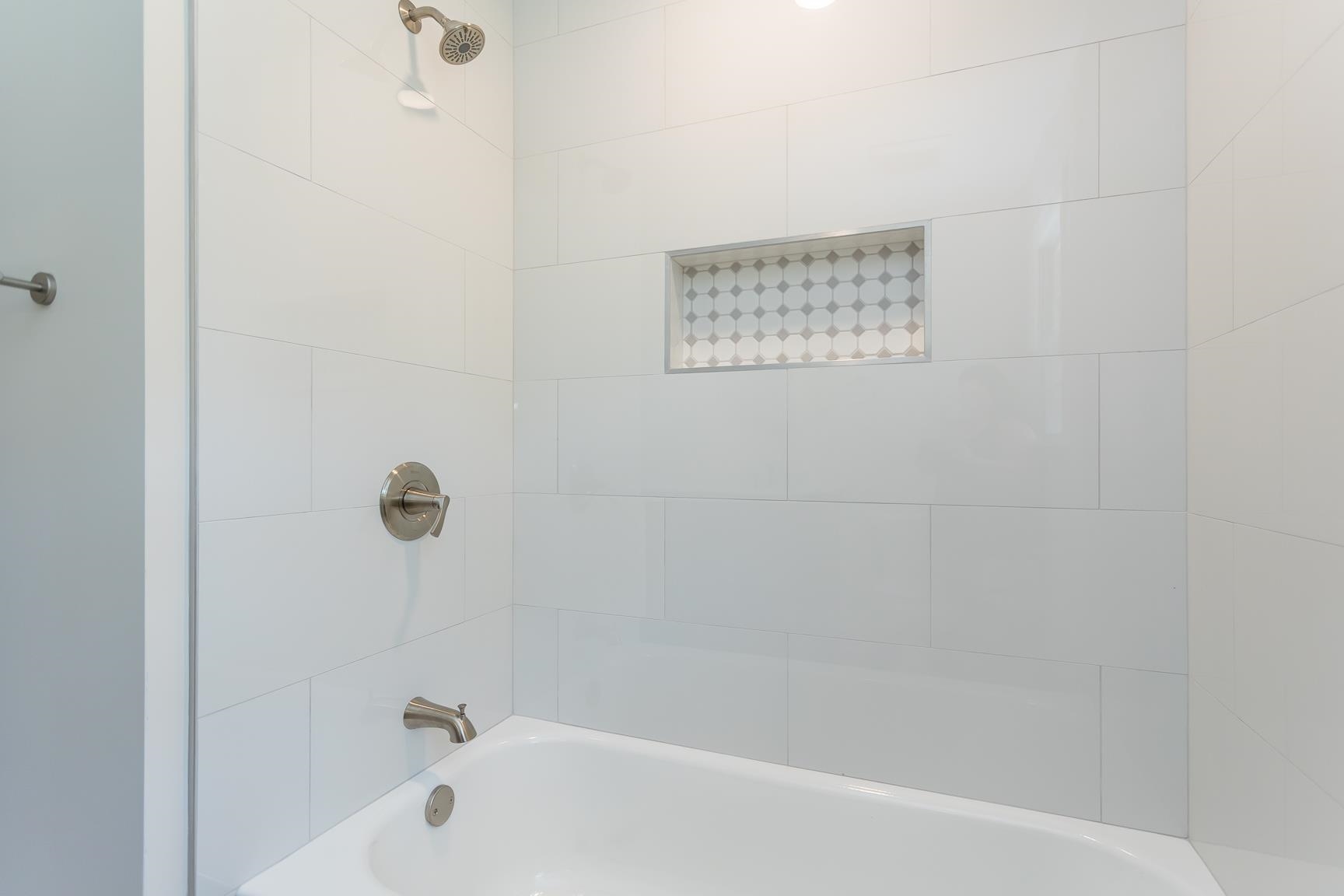 1002 North Coalter Street Staunton, VA 24401 - Photo 25 of 36 a bathroom with a bathtub