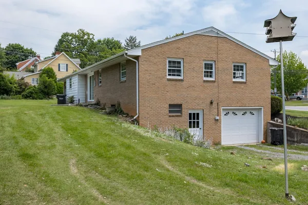 a front view of house with yard and garage