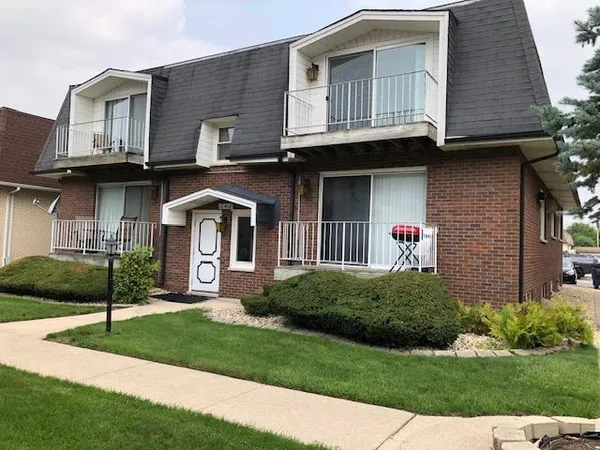 $1,695 | 10408 Major Avenue, Unit 2S, Oak Lawn, IL 60453