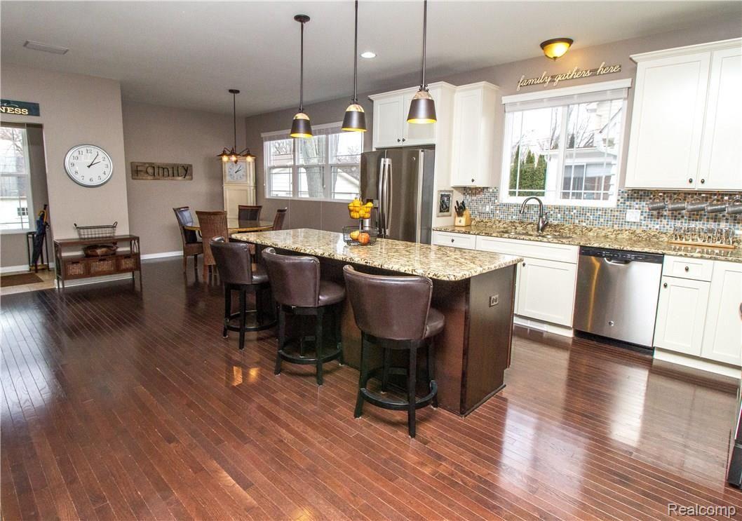 125 Highland Avenue Rochester, MI 48307 - Photo 12 of 54 Beautiful Wood Floors throughout first floor