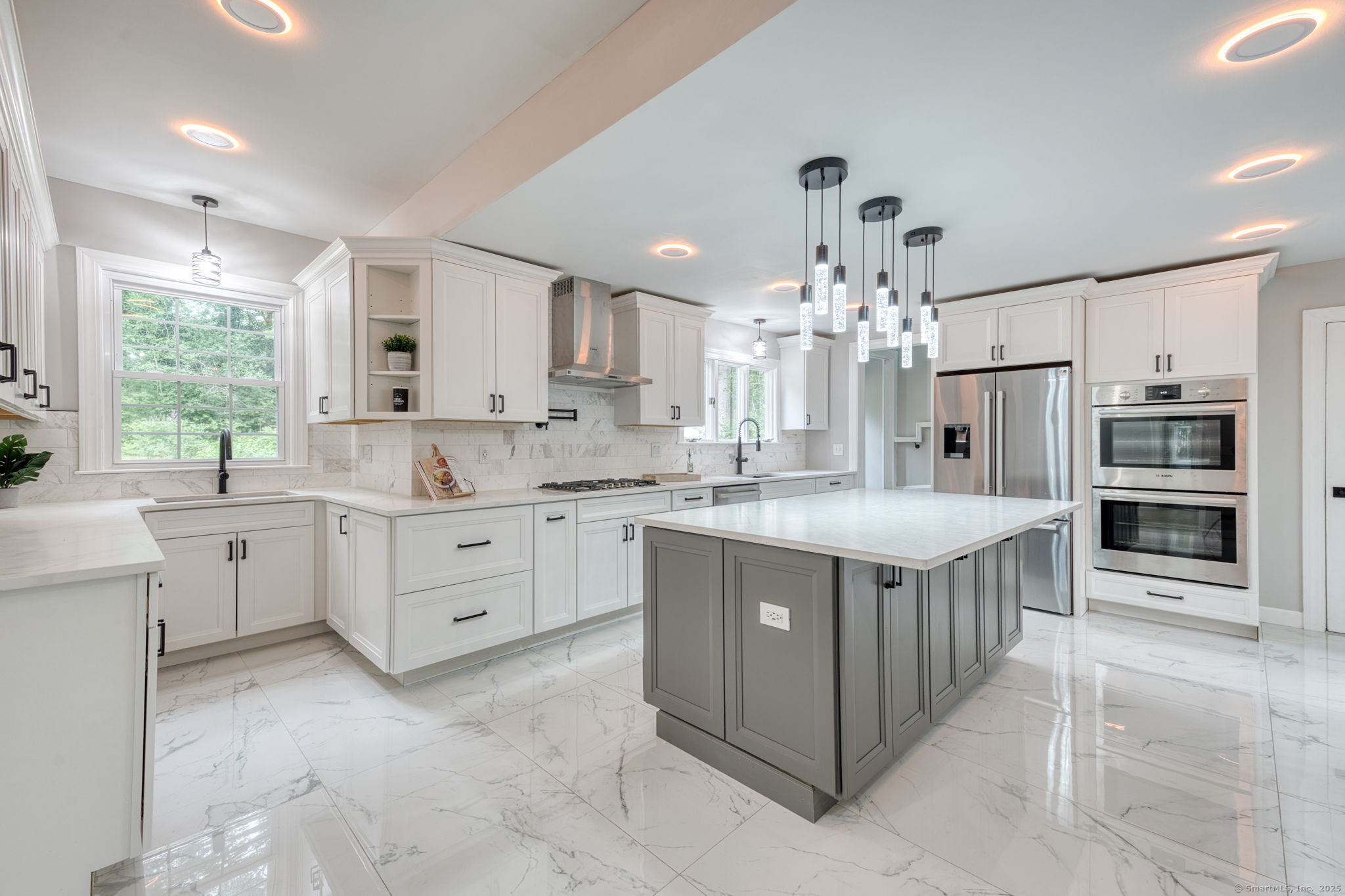 175 Scarborough Street Hartford, CT 06105 - Photo 6 of 40 Recessed night lights