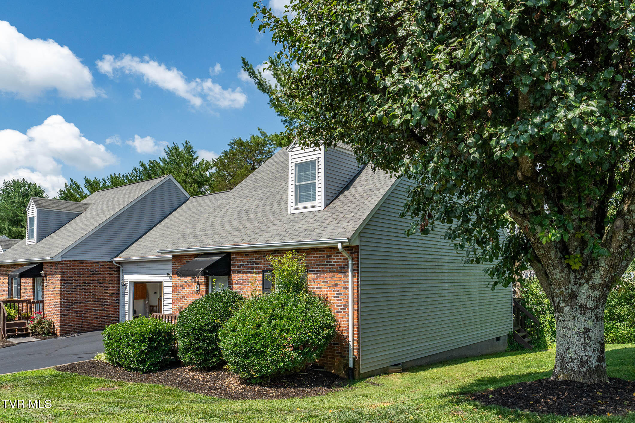 2700 Indian Ridge Road, Unit 19 Johnson City, TN 37604 - Photo 3 of 32 2700 Indian Ridge Road (1 of 32)