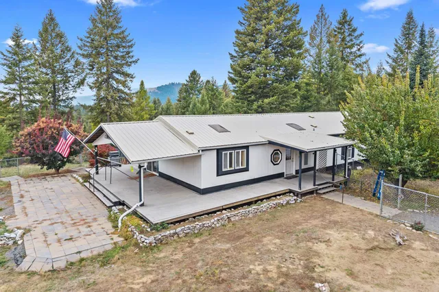 $435,000 | 2594 Bossburg Road, Evans, WA 99126