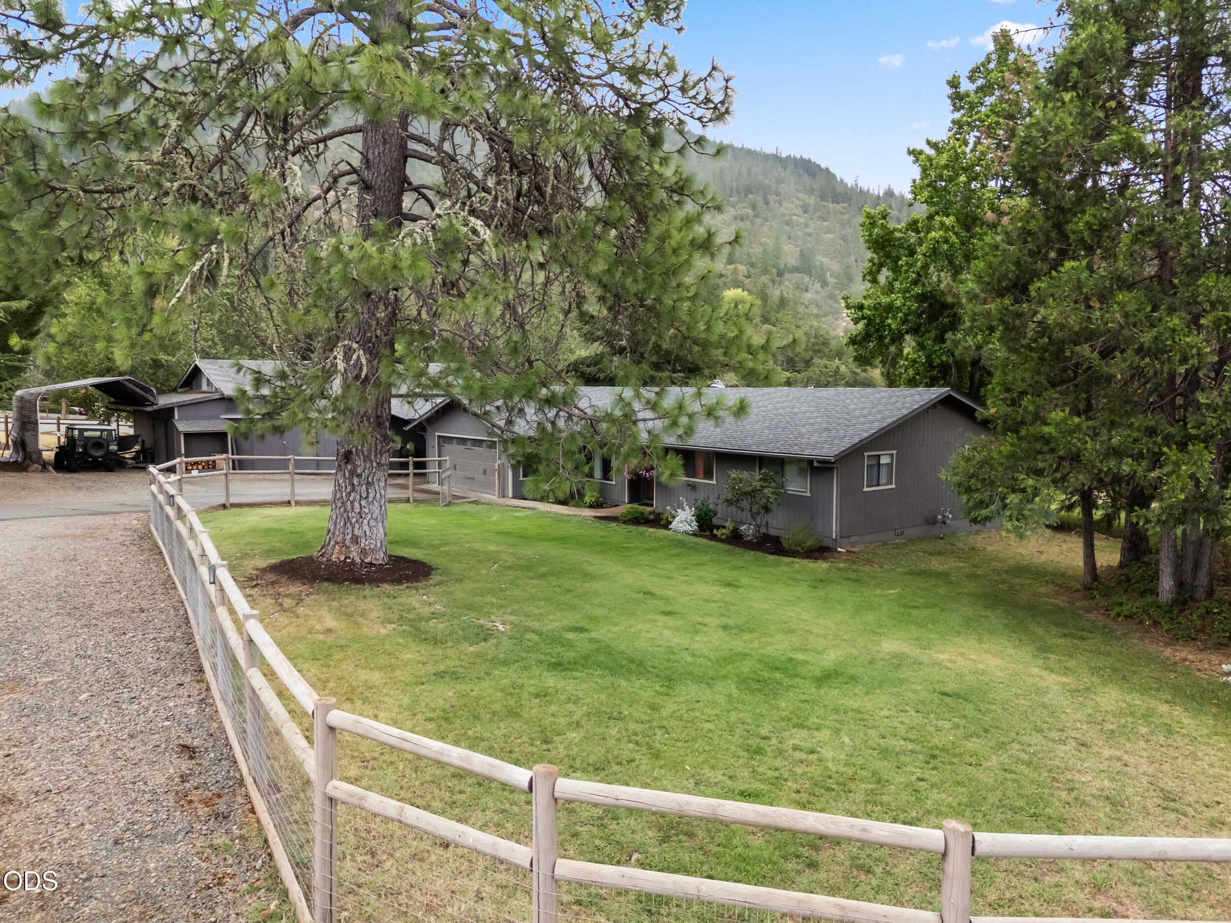 555 Grouse Creek Road Grants Pass, OR 97526 - Photo 8 of 57