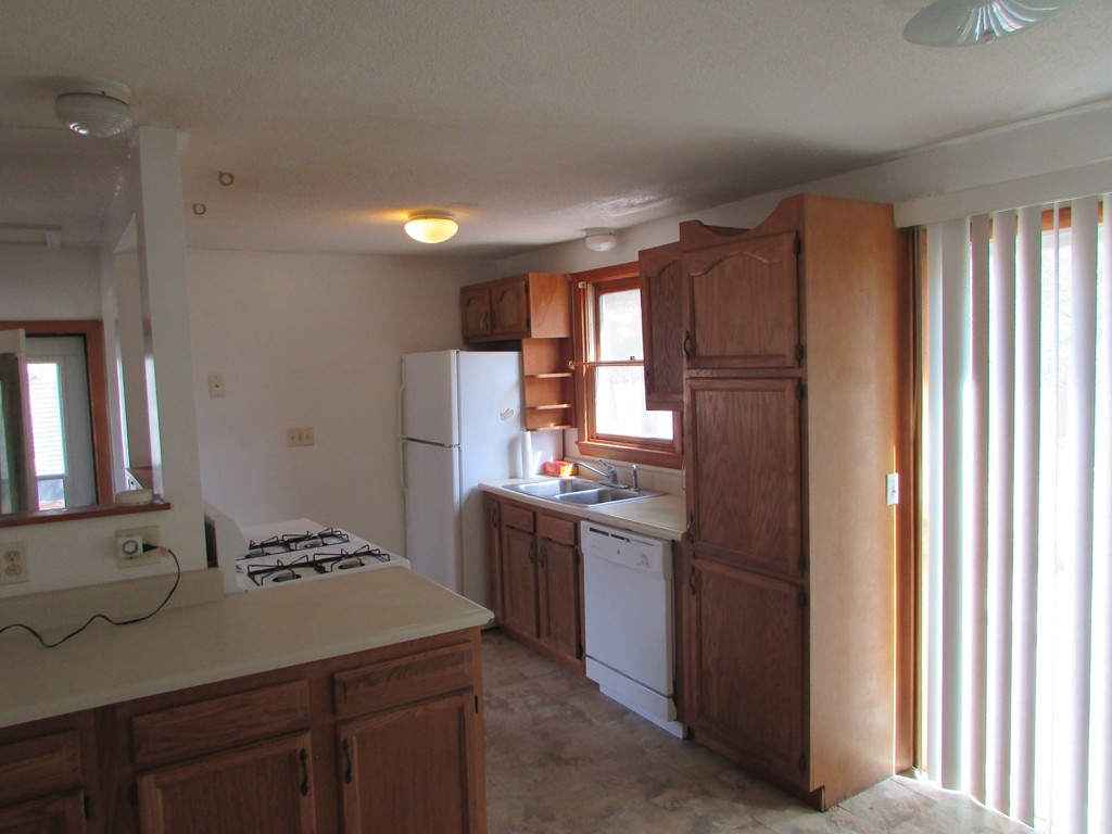 173 Stapleton Road Springfield, MA 01109 - Photo 8 of 11