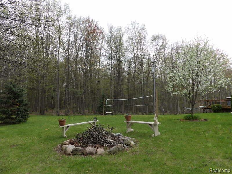 27609 King Road Romulus, MI 48174 - Photo 7 of 67 100_2625.jpg