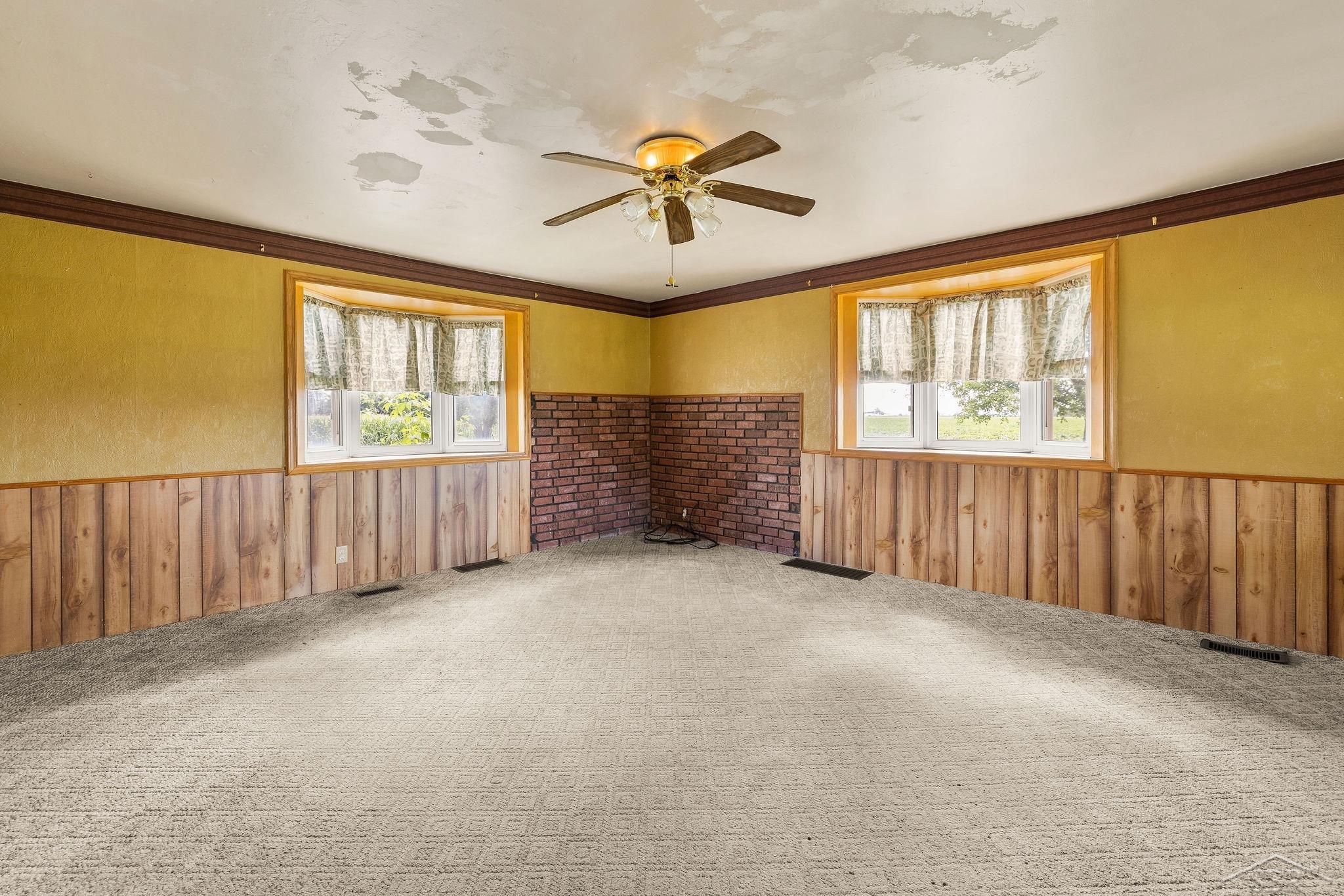 6498 North Mason Road Merrill, MI 48637 - Photo 23 of 37 Living Room