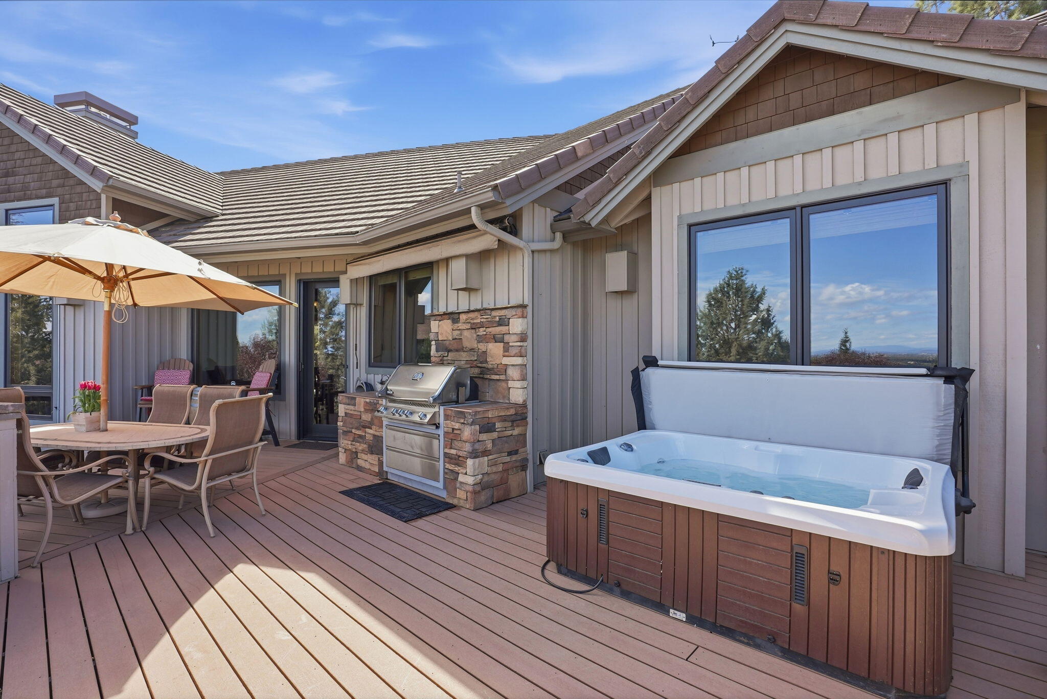 631 Sundance Ridge Court Redmond, OR 97756 - Photo 12 of 61 a view of a patio with table and chairs