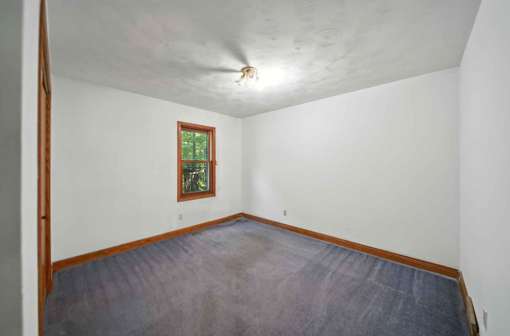 21631 Hoover Road Sterling, IL 61081 - Photo 15 of 30 an empty room with windows