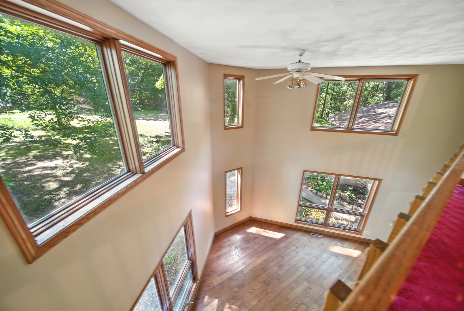 21631 Hoover Road Sterling, IL 61081 - Photo 20 of 30 a view of an entryway with wooden floor