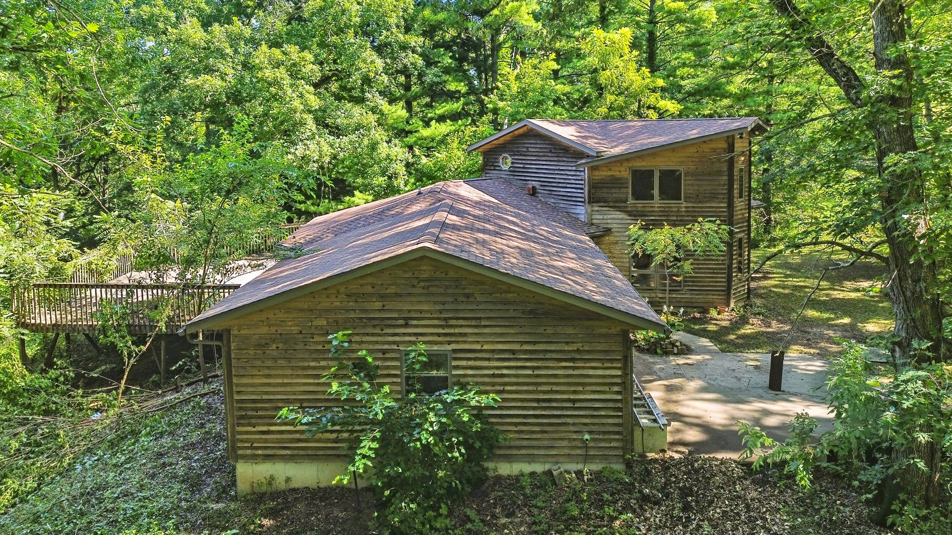 21631 Hoover Road Sterling, IL 61081 - Photo 28 of 30 a aerial view of a house with a yard